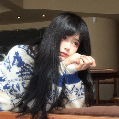 他在窥着你